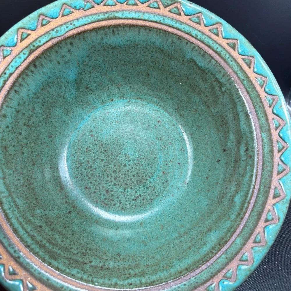 Viana Studio Pottery Green Glaze Speckled Serving Bowl Dish Signed 10.5‎ Inch